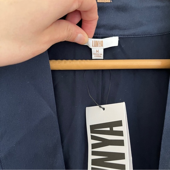 Lunya NWT Washable Silk Robe Deep Blue Medium $278 Retail - Picture 3 of 6